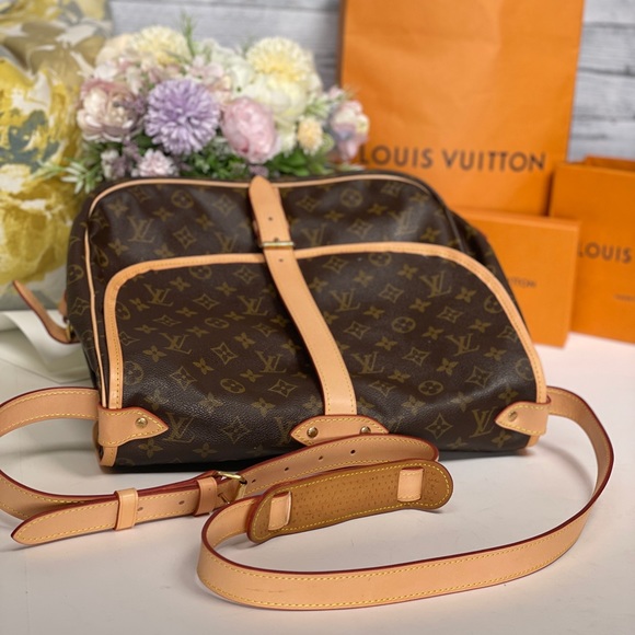 ✅Authentic ✅LOUIS VUITTON Saumur 35 Crossbody - Picture 4 of 16